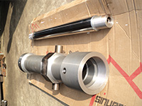 位移傳感回(huí)轉油缸